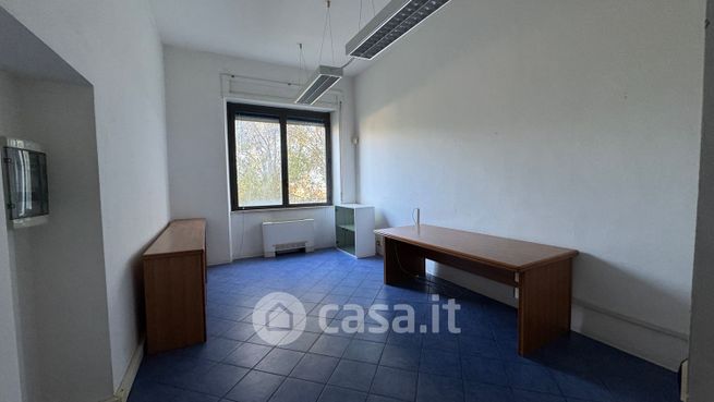 Ufficio in commerciale in 