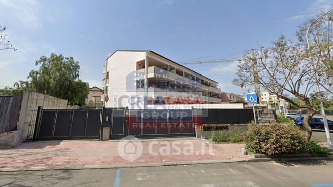 Box/posto auto in residenziale in Viale Dionisio 22