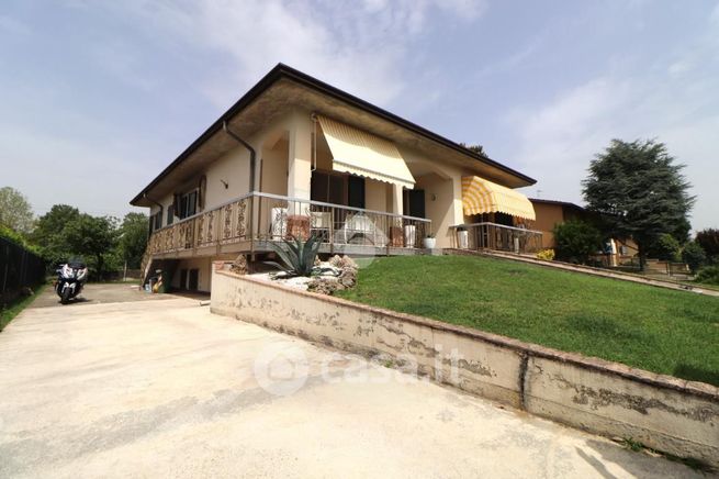 Villa in residenziale in Via A. Gramsci 1