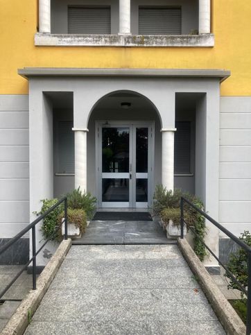 Ufficio in commerciale in Via E. Ferrario 32