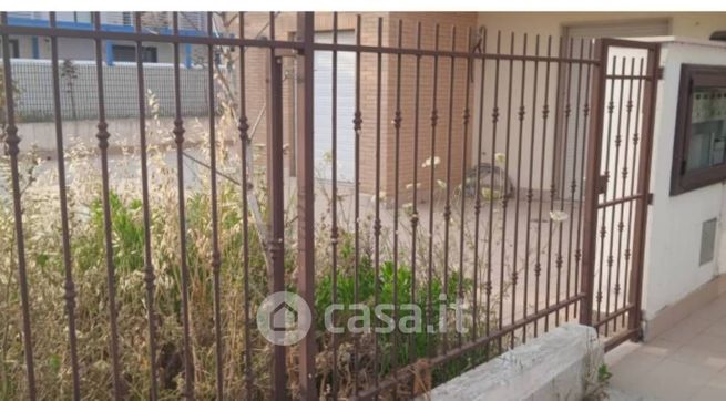 Box/posto auto in residenziale in Via Alberto Moravia 10