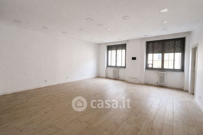 Ufficio in commerciale in Via Torino