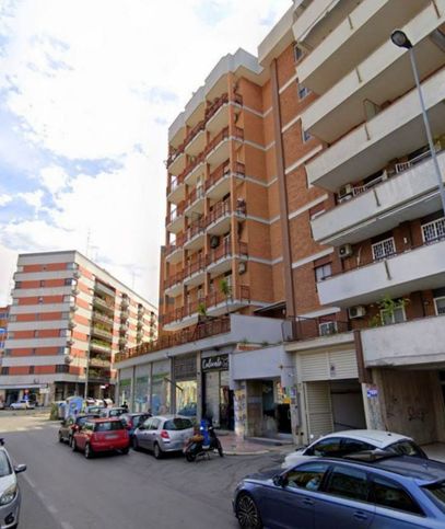 Ufficio in commerciale in Via Giulio Petroni 25
