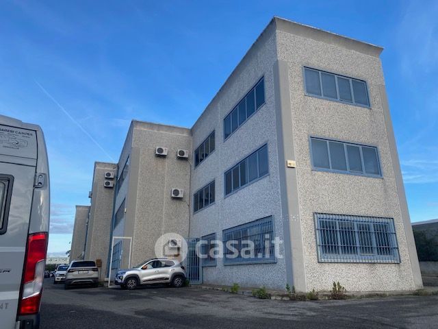 Capannone in commerciale in Via Variante di Cancelliera