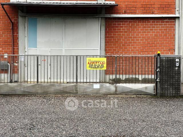 Capannone in commerciale in Via Brisconno