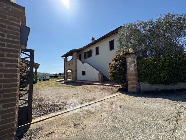 Casa indipendente in residenziale in Via Bastia 38