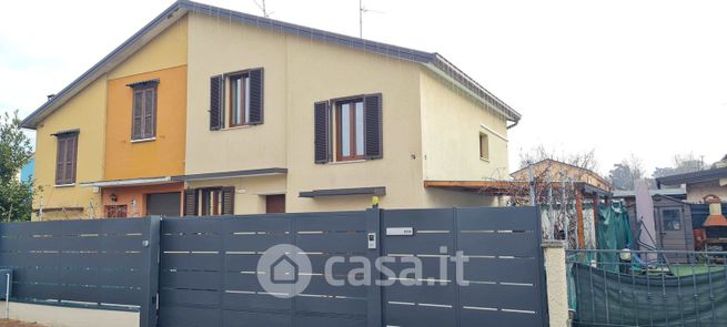 Casa bi/trifamiliare in residenziale in Traversa Seconda Villaggio Badia 22