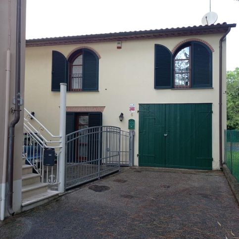 Villetta a schiera in residenziale in Via di Falcata