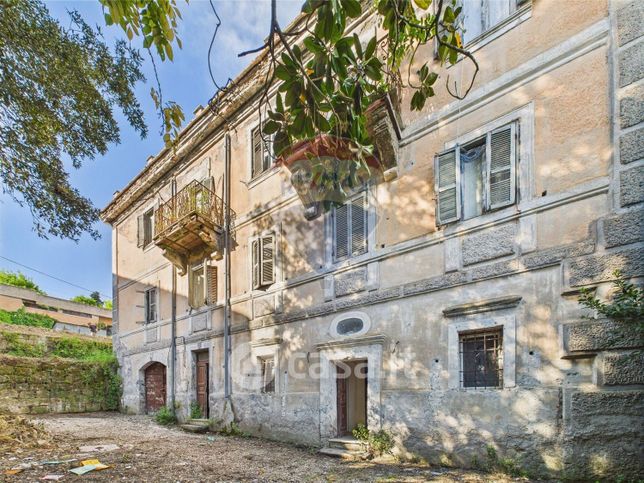 Villa in residenziale in Via Romana 44