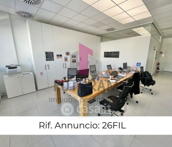 Ufficio in commerciale in 
