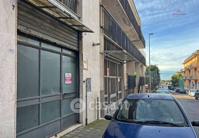 Attività/licenza (con o senza mura) in commerciale in Via Fratelli Morea