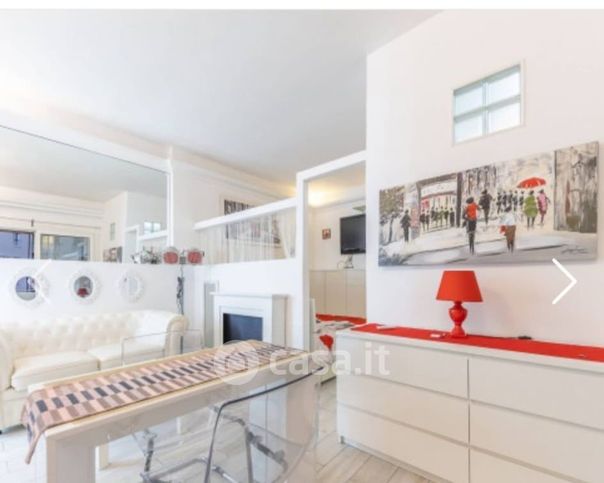 Appartamento in residenziale in Via Tuscolana 695