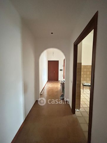 Appartamento in residenziale in Via Anguillarese 41