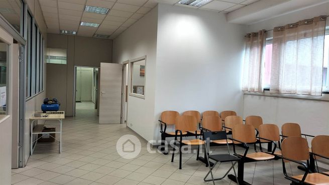 Capannone in commerciale in 