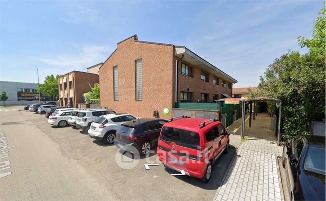 Loft in residenziale in Via Imprenditori 33