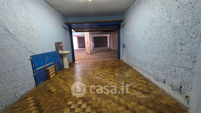 Box/posto auto in residenziale in Via Olanda 9