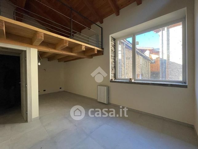 Casa bi/trifamiliare in residenziale in Frazione Excenex 22