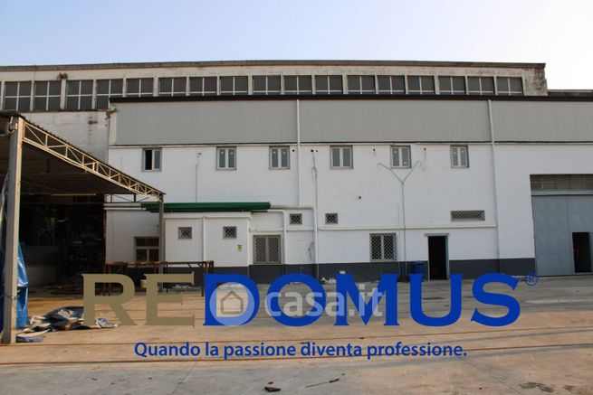 Capannone in commerciale in Via Passariello