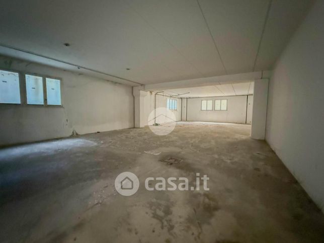 Capannone in commerciale in Via Ninola