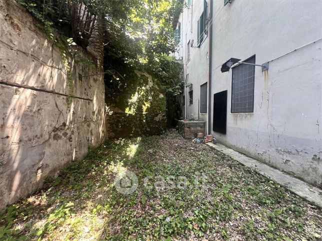 Capannone in commerciale in 