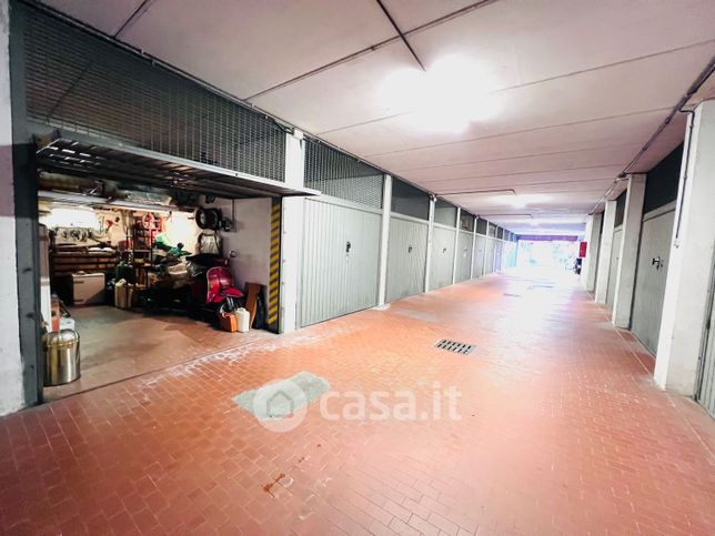 Box/posto auto in residenziale in Via della Colletta 52