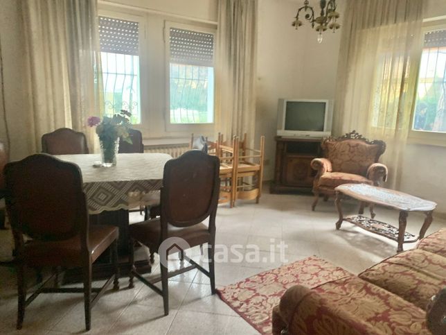 Casa indipendente in residenziale in Viale Ugo Bassi