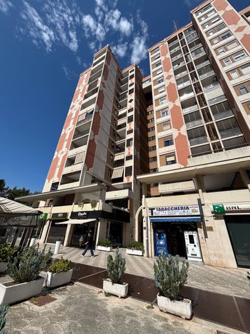 Ufficio in commerciale in Via Camillo Rosalba 49