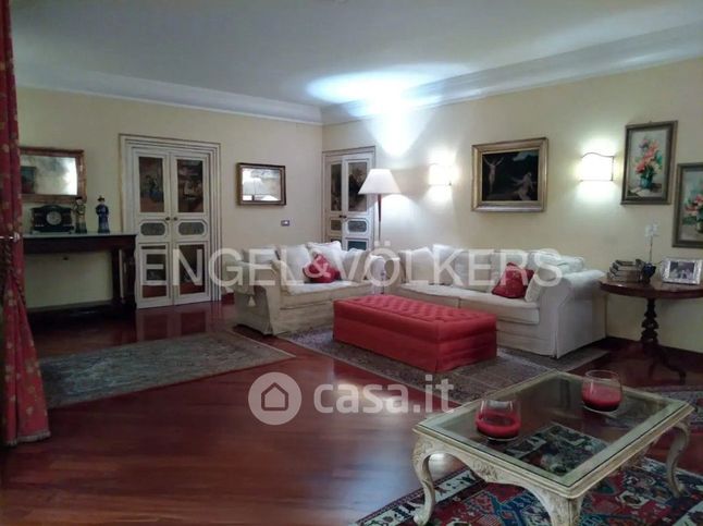 Appartamento in residenziale in Via Umberto Giordano 51