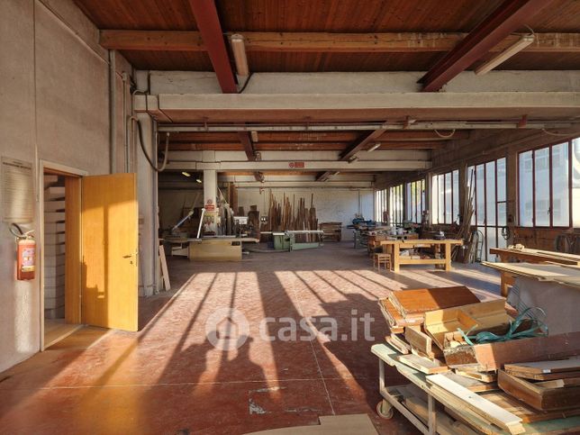 Capannone in commerciale in Via Mella 9 c