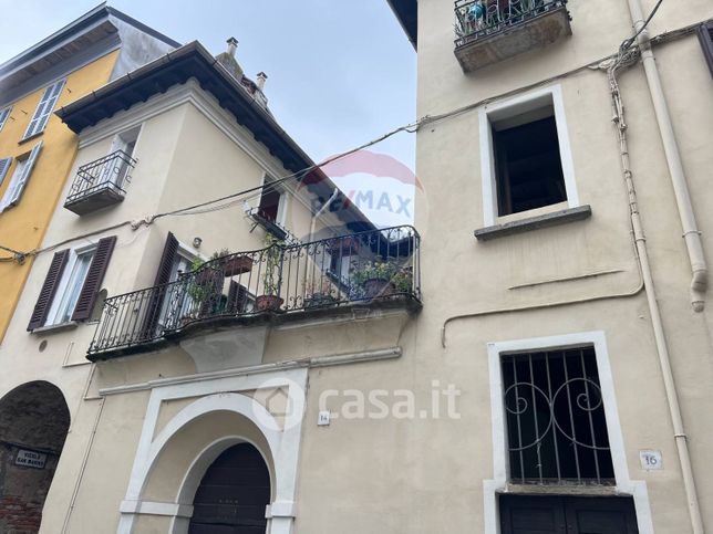 Appartamento in residenziale in Via Siro Comi 16