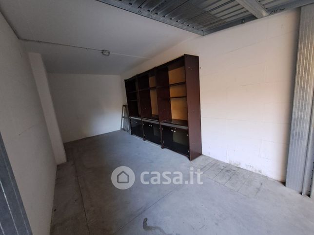 Box/posto auto in residenziale in Via Tirrenia