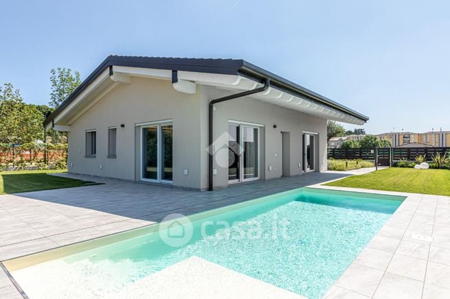 Villa in residenziale in Strada Pozzolengo