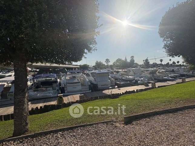 Terreno agricolo in commerciale in Via Pontina 21