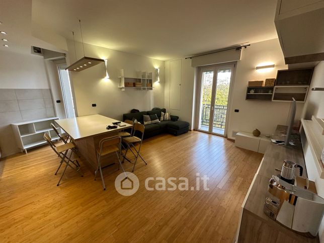 Appartamento in residenziale in Via Parini 11