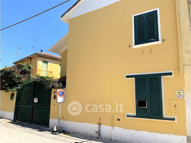 Casa bi/trifamiliare in residenziale in Via Roberto Cordara 13