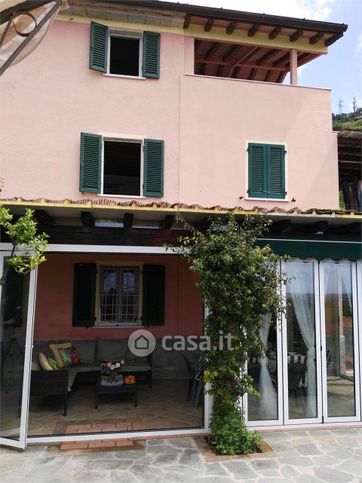 Casa bi/trifamiliare in residenziale in Via Pescino 13