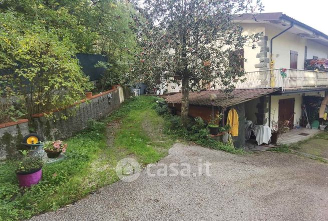 Casa indipendente in residenziale in 