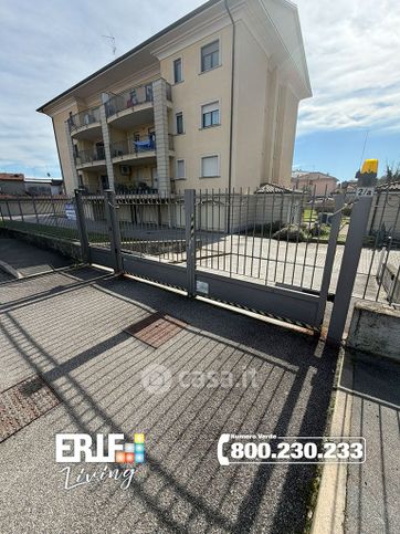 Box/posto auto in residenziale in Via Divisione Sforzesca