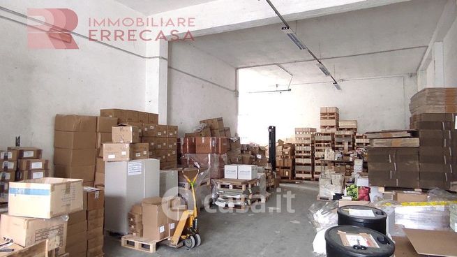 Capannone in commerciale in Via Dino Campana