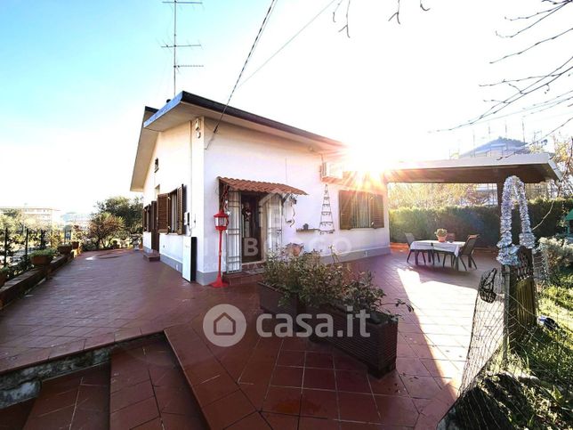 Casa indipendente in residenziale in Via Provinciale Lucchese 354