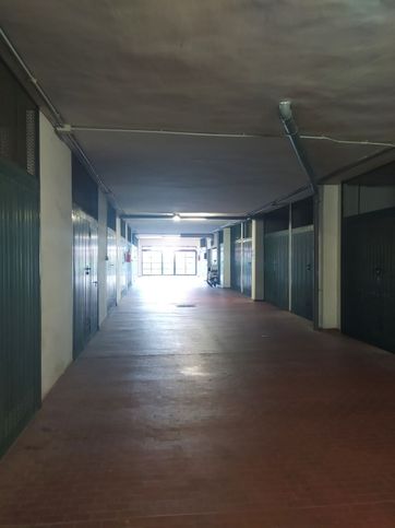 Box/posto auto in residenziale in Via Genova
