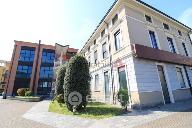 Ufficio in commerciale in Viale Lombardia 266