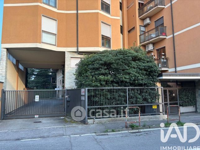 Ufficio in commerciale in Via XXV Aprile