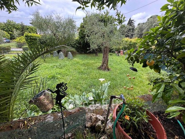 Casa indipendente in residenziale in 