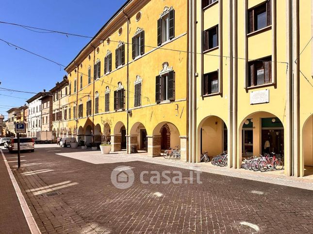 Ufficio in commerciale in 