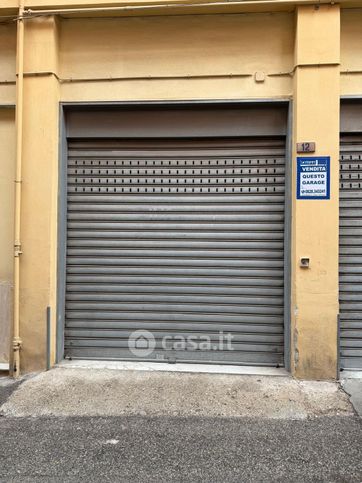 Box/posto auto in residenziale in Via IV Novembre 12