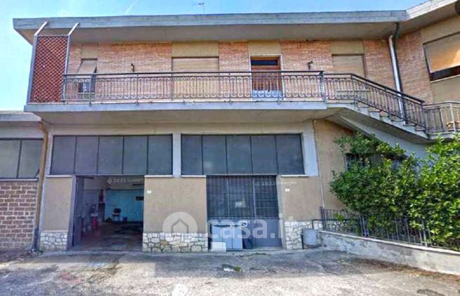 Capannone in commerciale in Via Giuseppe Mazzini