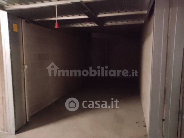 Box/posto auto in residenziale in Via Giacomo Puccini 8