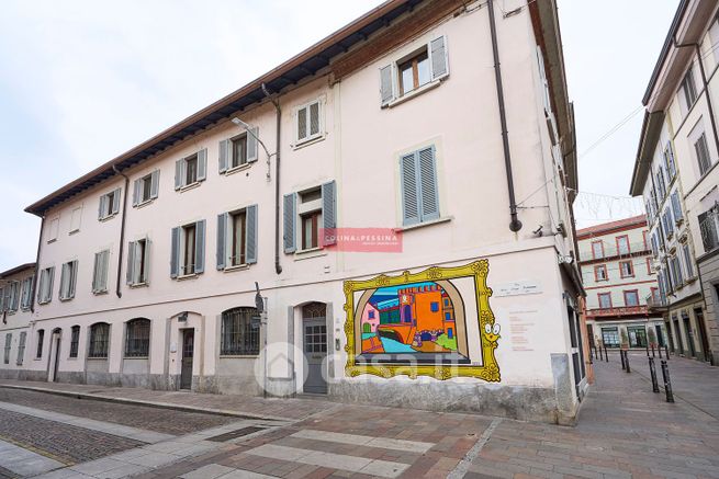 Ufficio in commerciale in Via Monsignor Luigi Talamoni 2