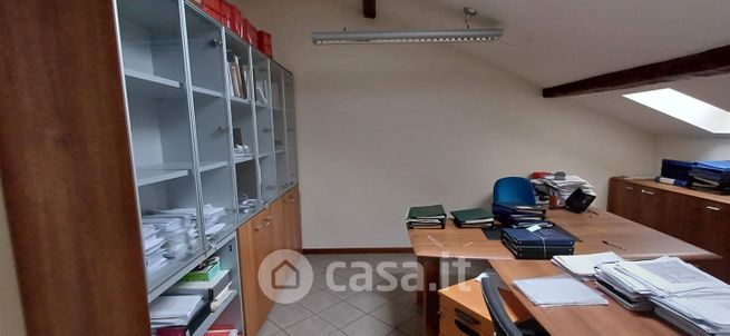 Ufficio in commerciale in 